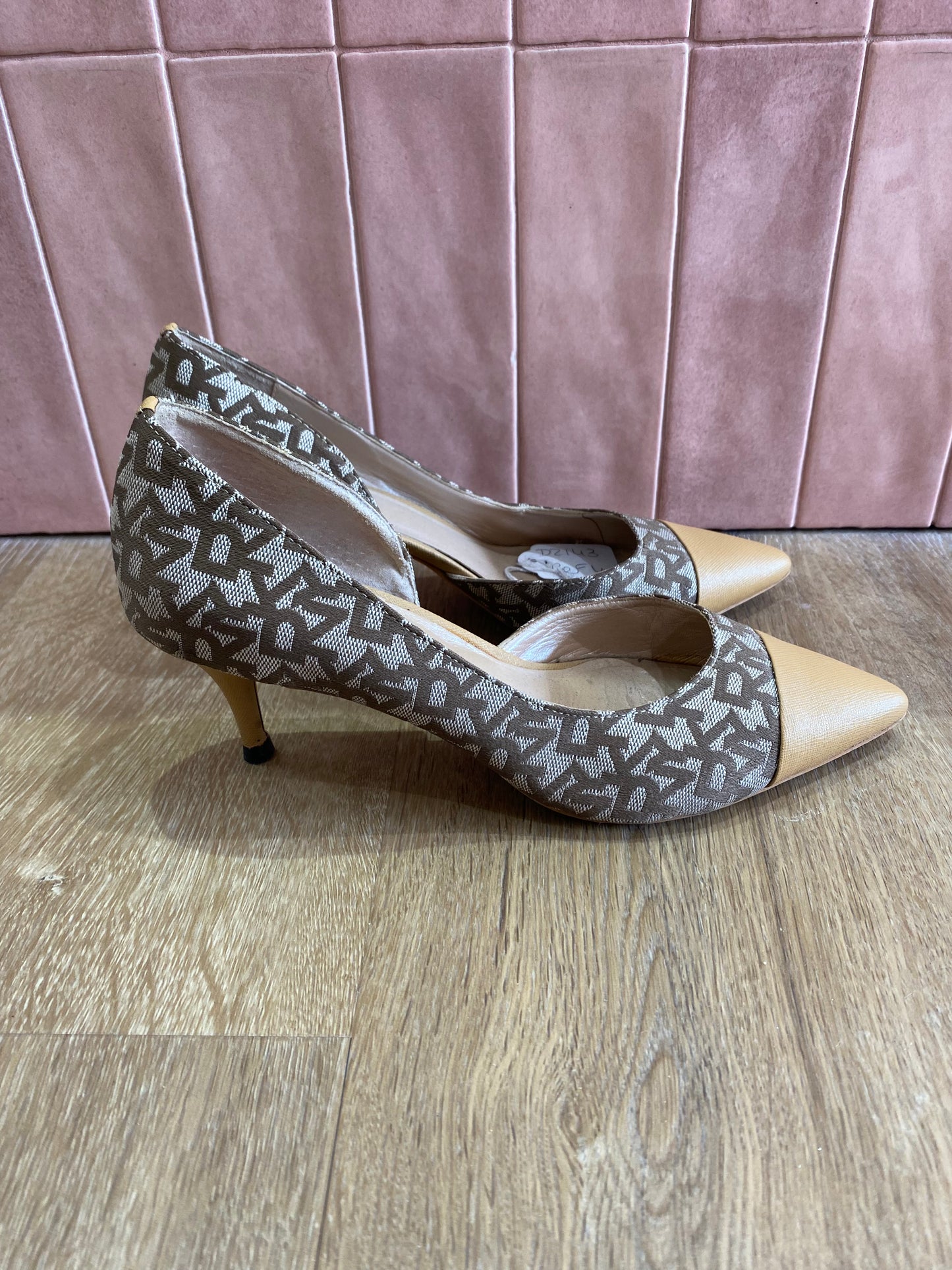 Escarpins DKNY taille 37.5