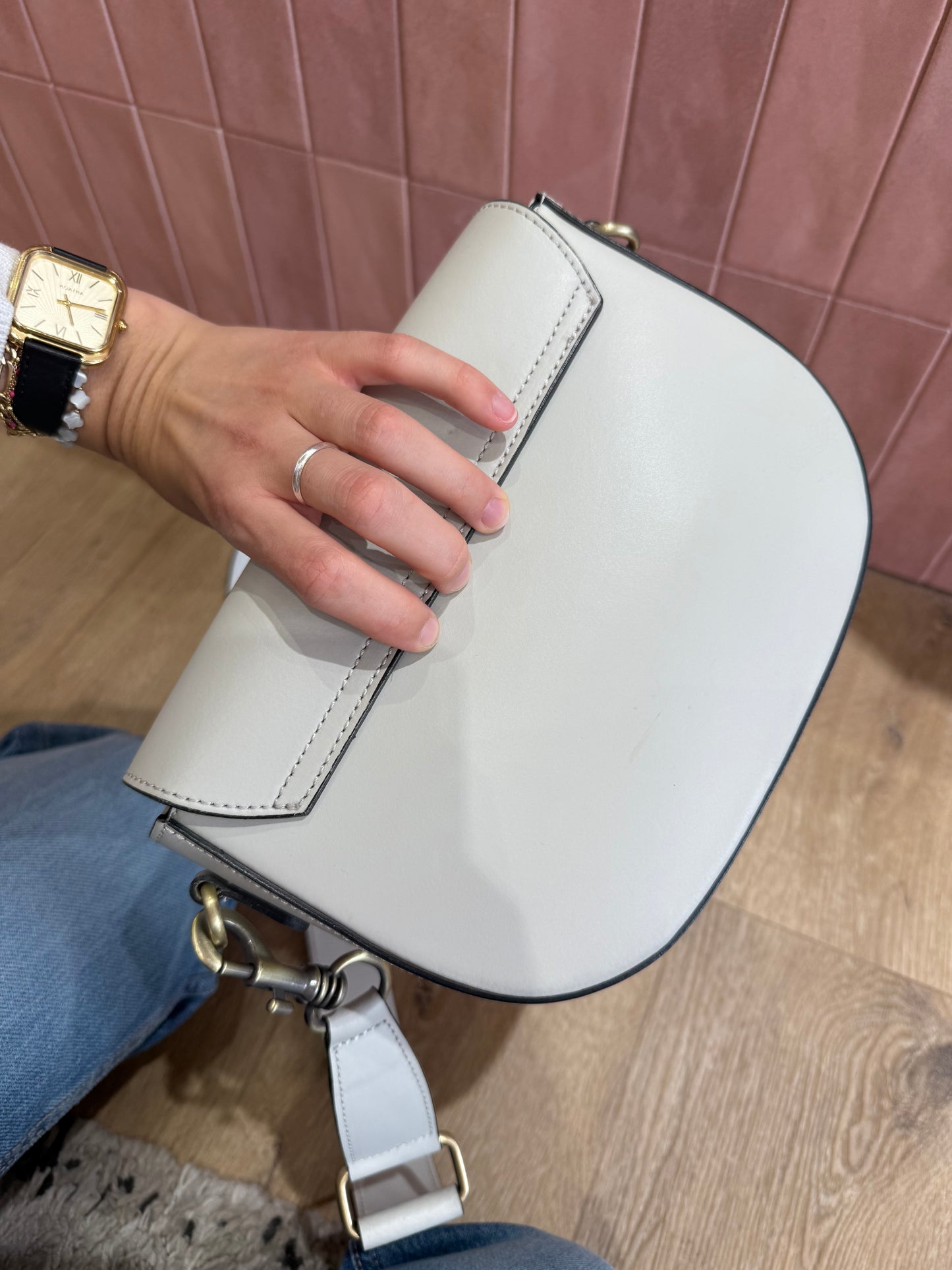Sac gris en cuir