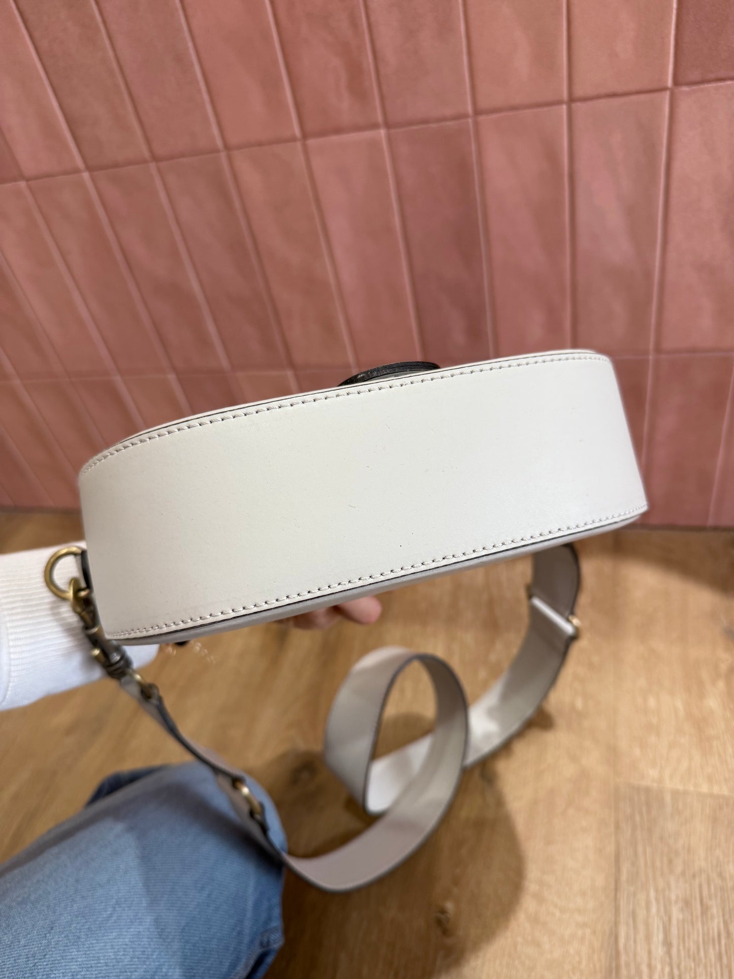 Sac gris en cuir