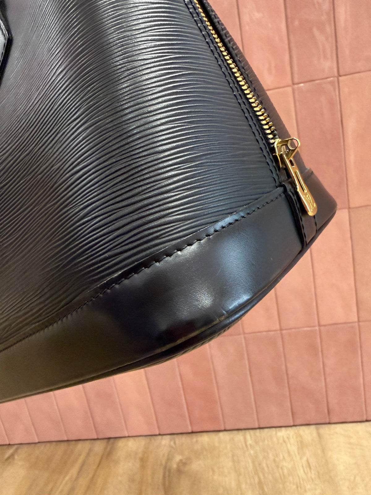Louis Vuitton Sac Alma cuir Épi noir MM 23/06