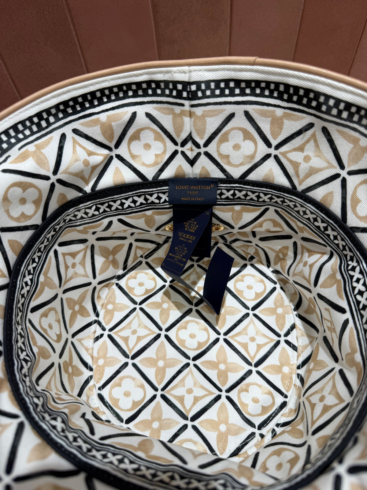 Chapeau sceau Louis Vuitton réversible