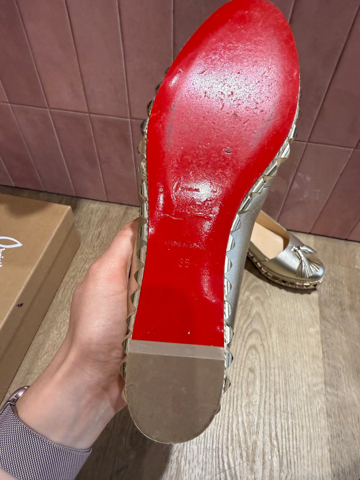 Chaussures doré louboutin T.35 05/06