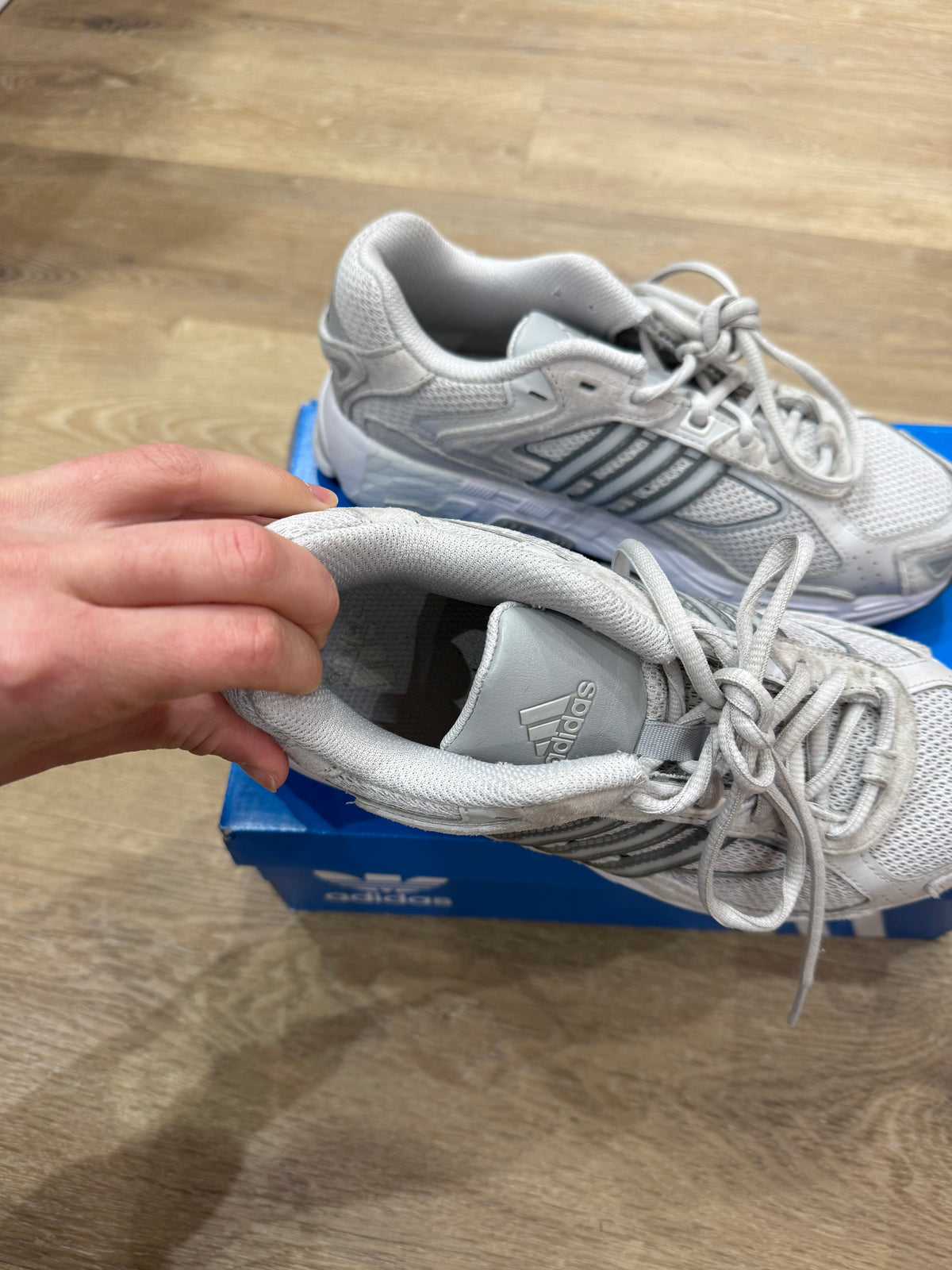 Baskets grises Adidas - T.38,5