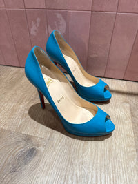Escarpins Louboutin T.37 1/2 03/06