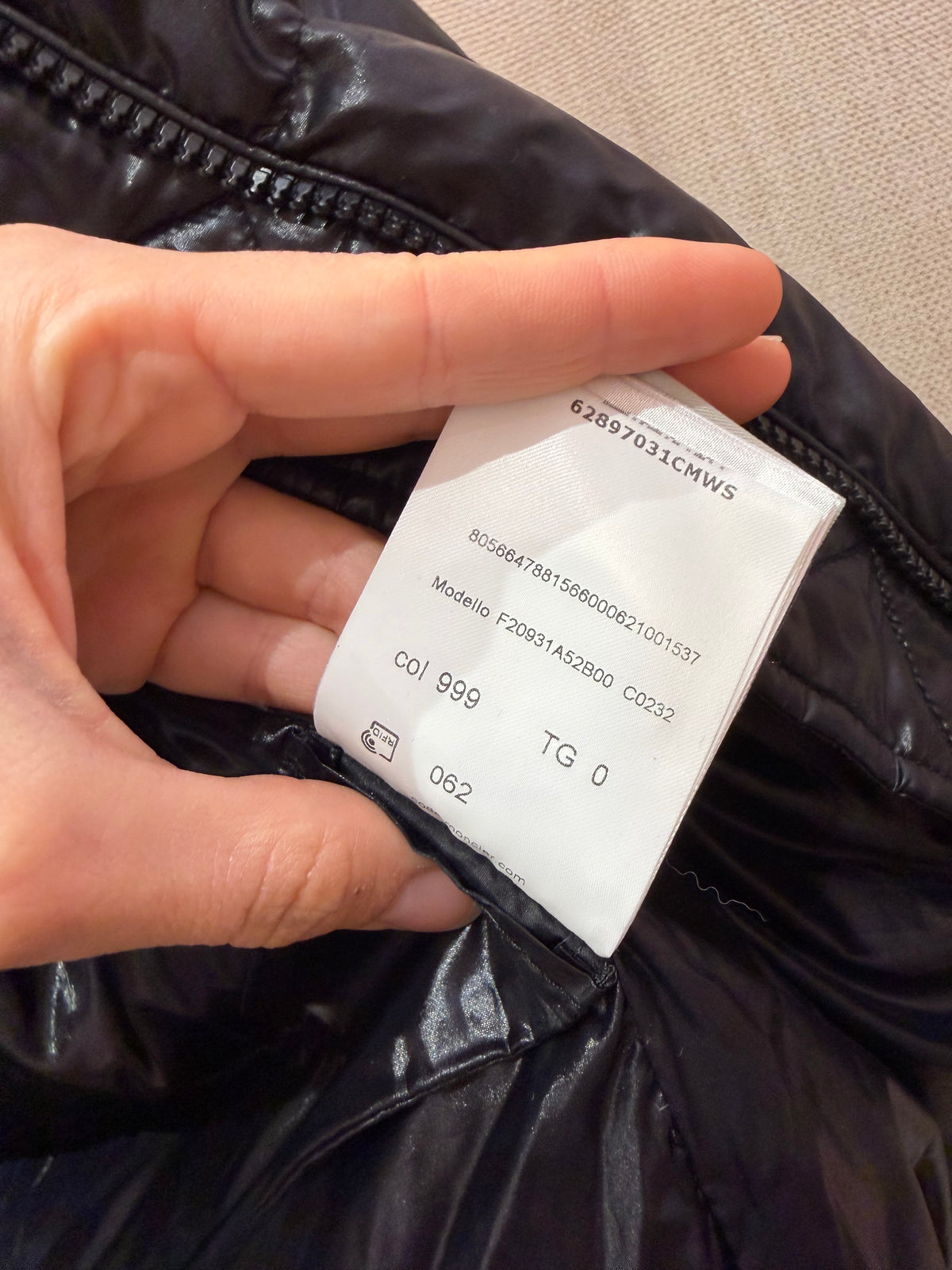 Doudoune noire à inscription Moncler – XS (taille grand) 19/10