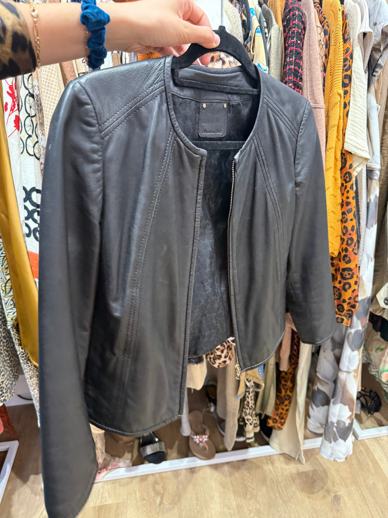 Veste en cuir t.36 Massimo Dutti
