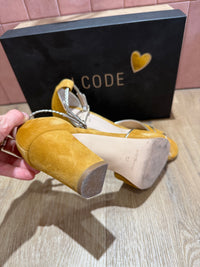 Sandales jaune i.code T.37 10/06