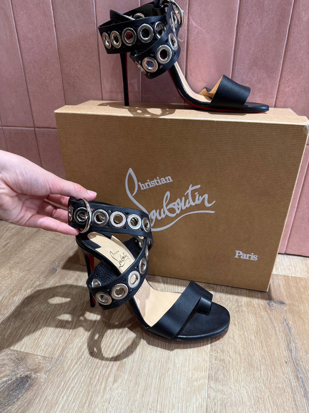 Sandales noires Louboutin T.39 neuf 03/06