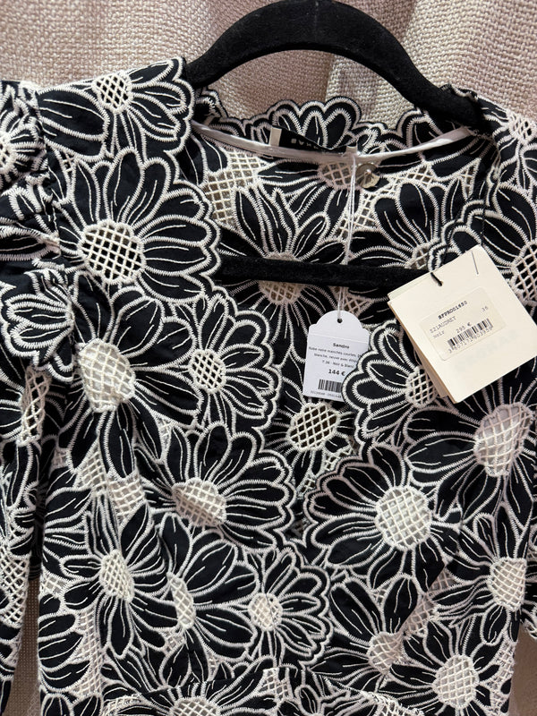 Sandro - Robe noire manches courtes, broderie blanche, neuve avec étiquette - T.36 03/09