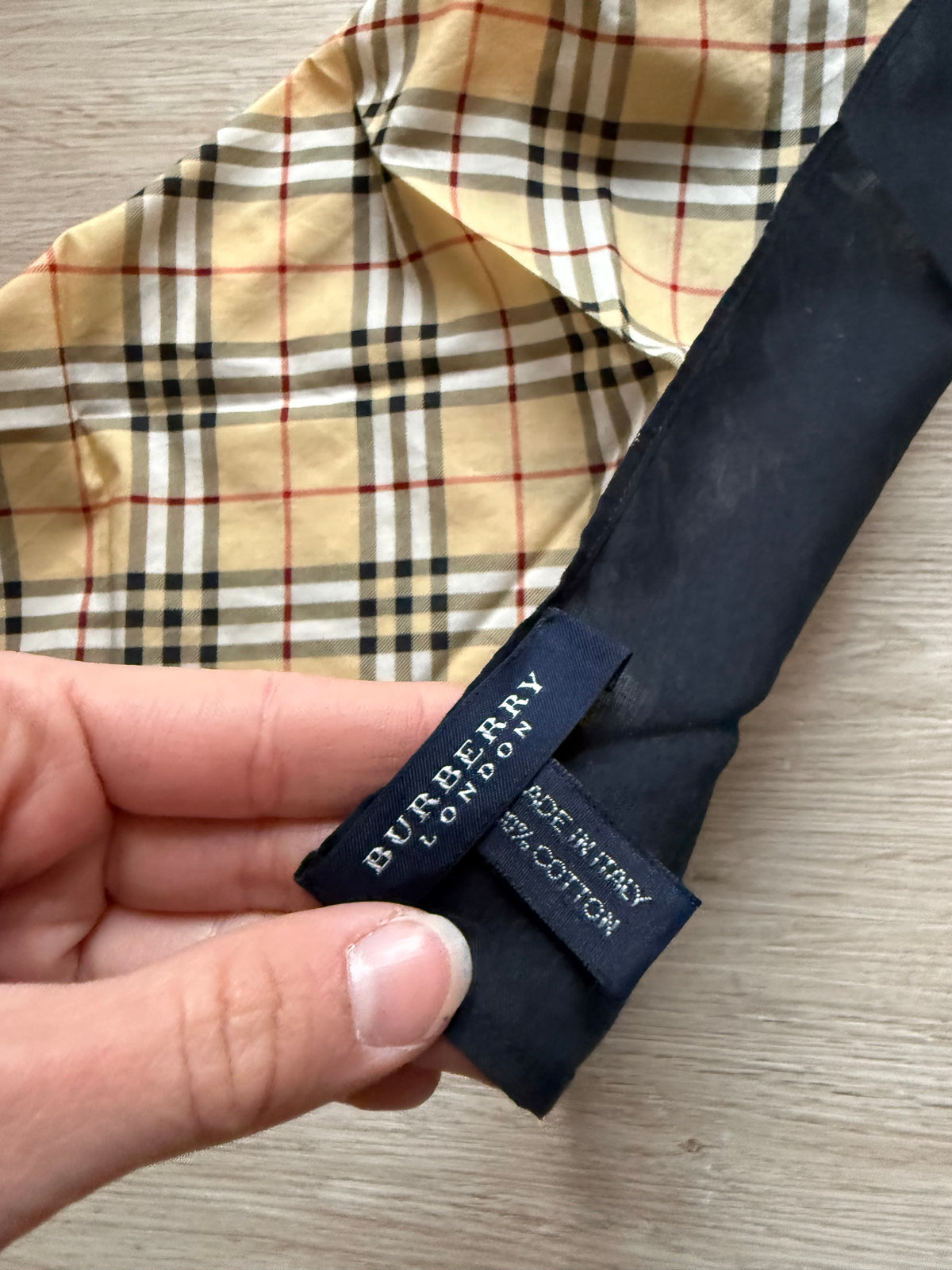 Foulard Burberry triangle en coton