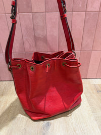 sac noé Louis vuitton cuir epi rouge PM 28/08