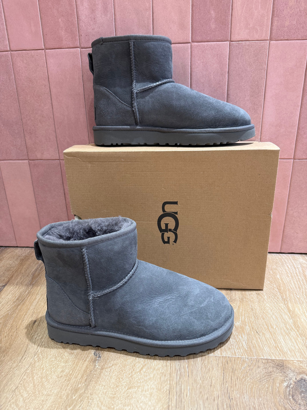 Bottines Ugg grises T.38