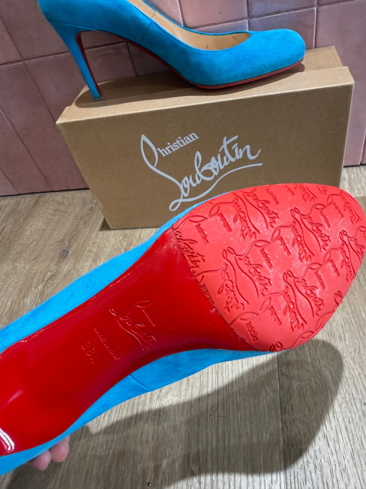 Escarpins Louboutin T.38,5 vente privée
