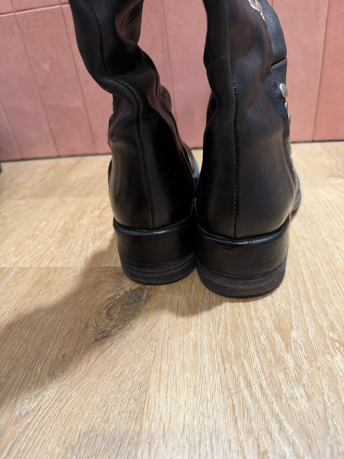 Bottes noires à clous en cuir lisse Semerdjian T.37 27/08