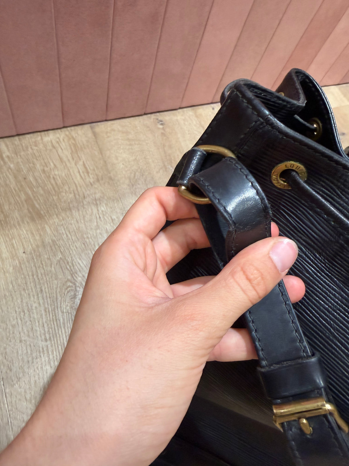 Sac Noé Louis Vuitton cuir épi noir 07/08