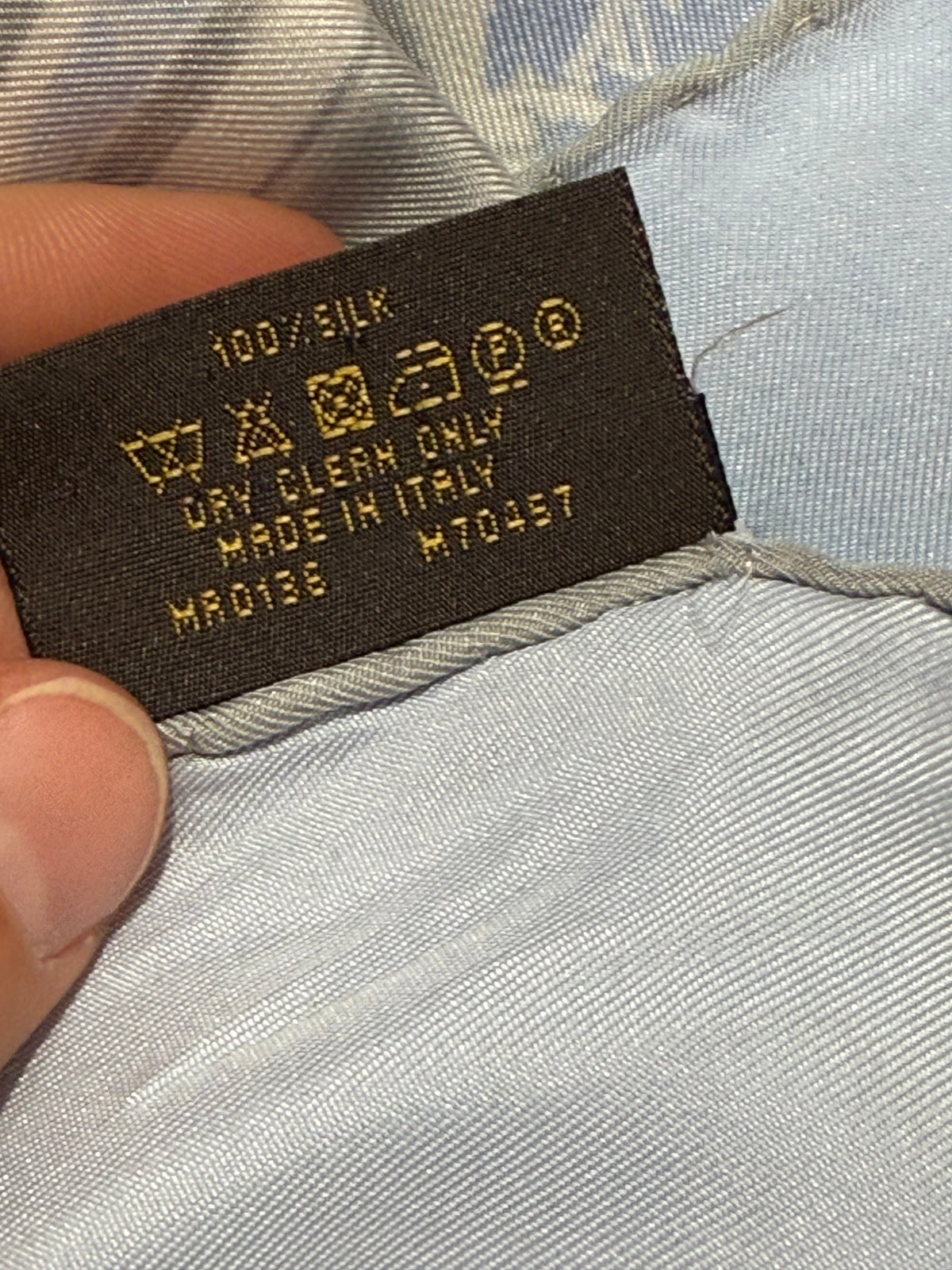Foulard en soie Louis Vuitton + boîte