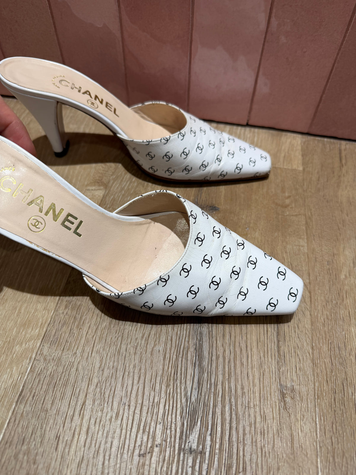 Mules blanches avec logo Chanel - T.36 1/2 13/09