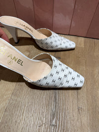 Mules blanches avec logo Chanel - T.36 1/2 13/09