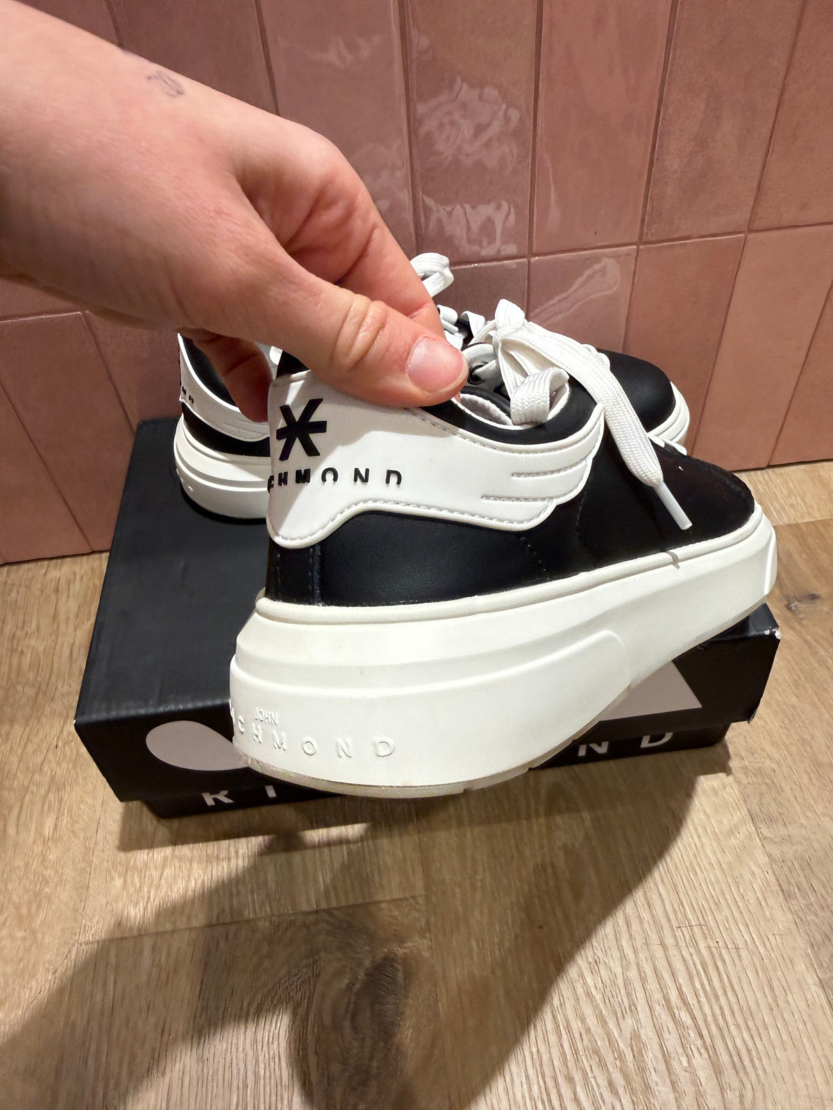 Richemond baskets noir blanc T.40