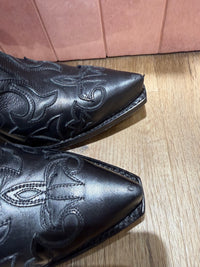 Bottines Noir cuir Sendra T.39