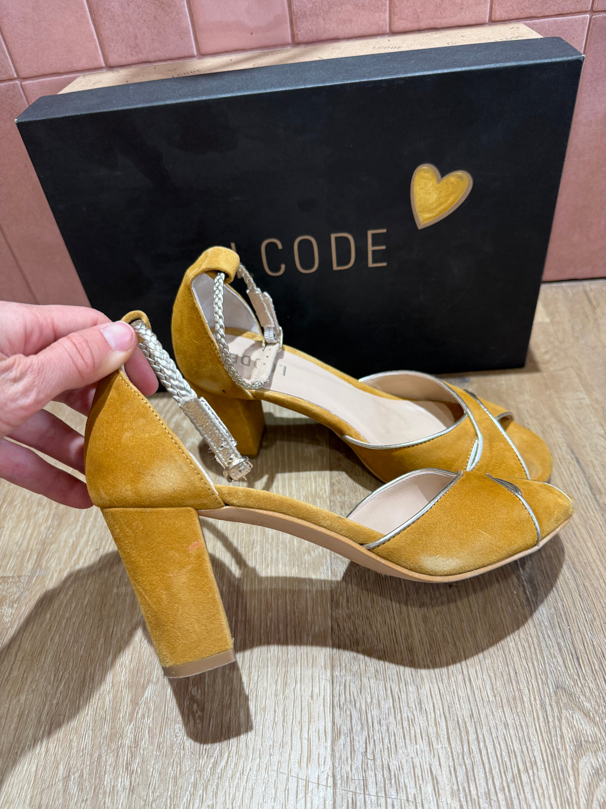 Sandales jaune i.code T.37 10/06
