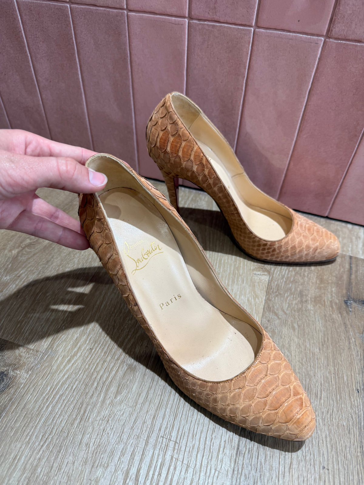 Escarpins Louboutin T.39 1/2 03/06