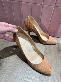 Escarpins Louboutin T.39 1/2 03/06