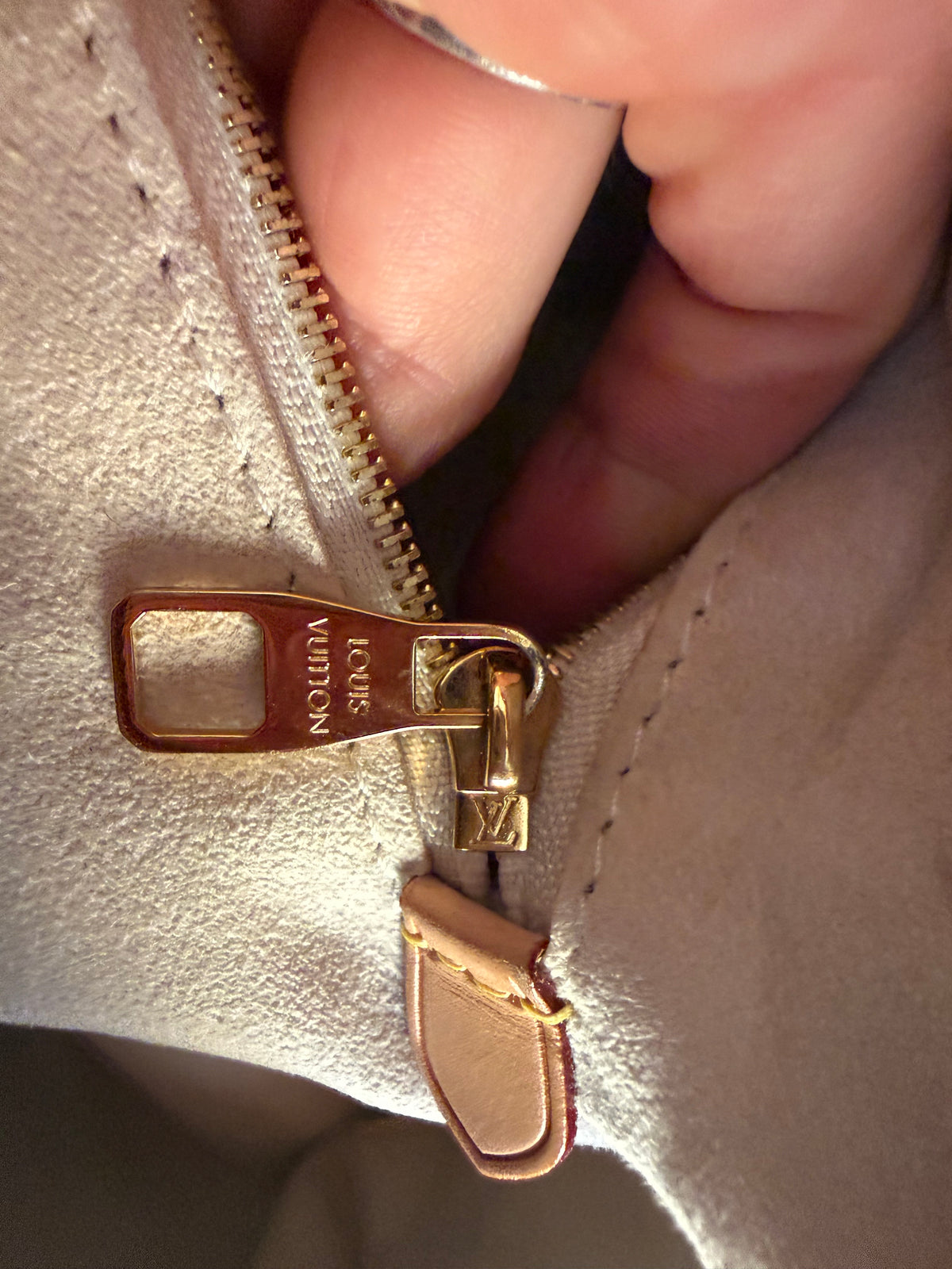 Louis Vuitton cuir Épi rouge doc MM