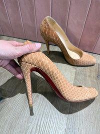 Escarpins Louboutin T.39 1/2 03/06
