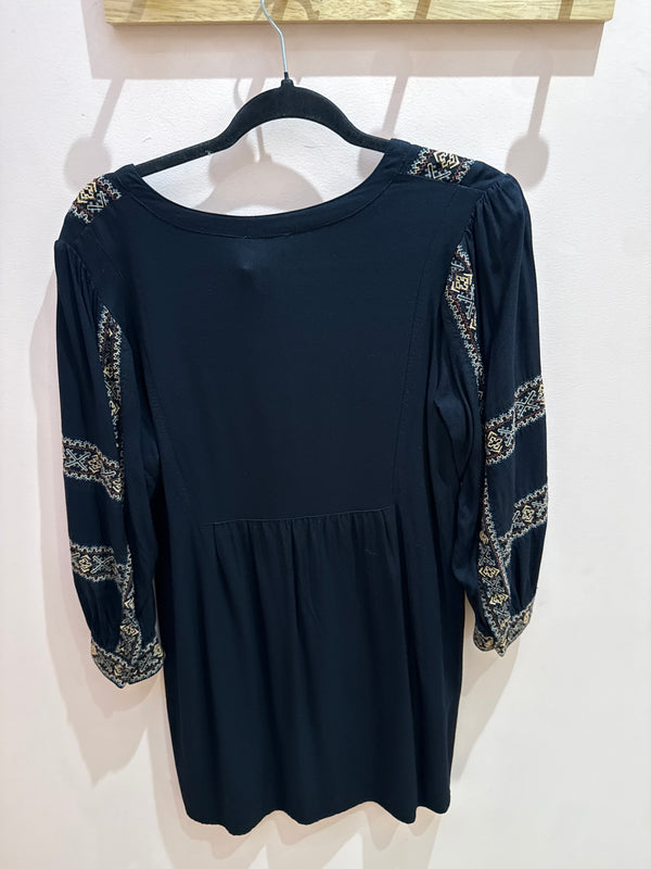 Robe Maison 123 Noir broderie rouge T.40
