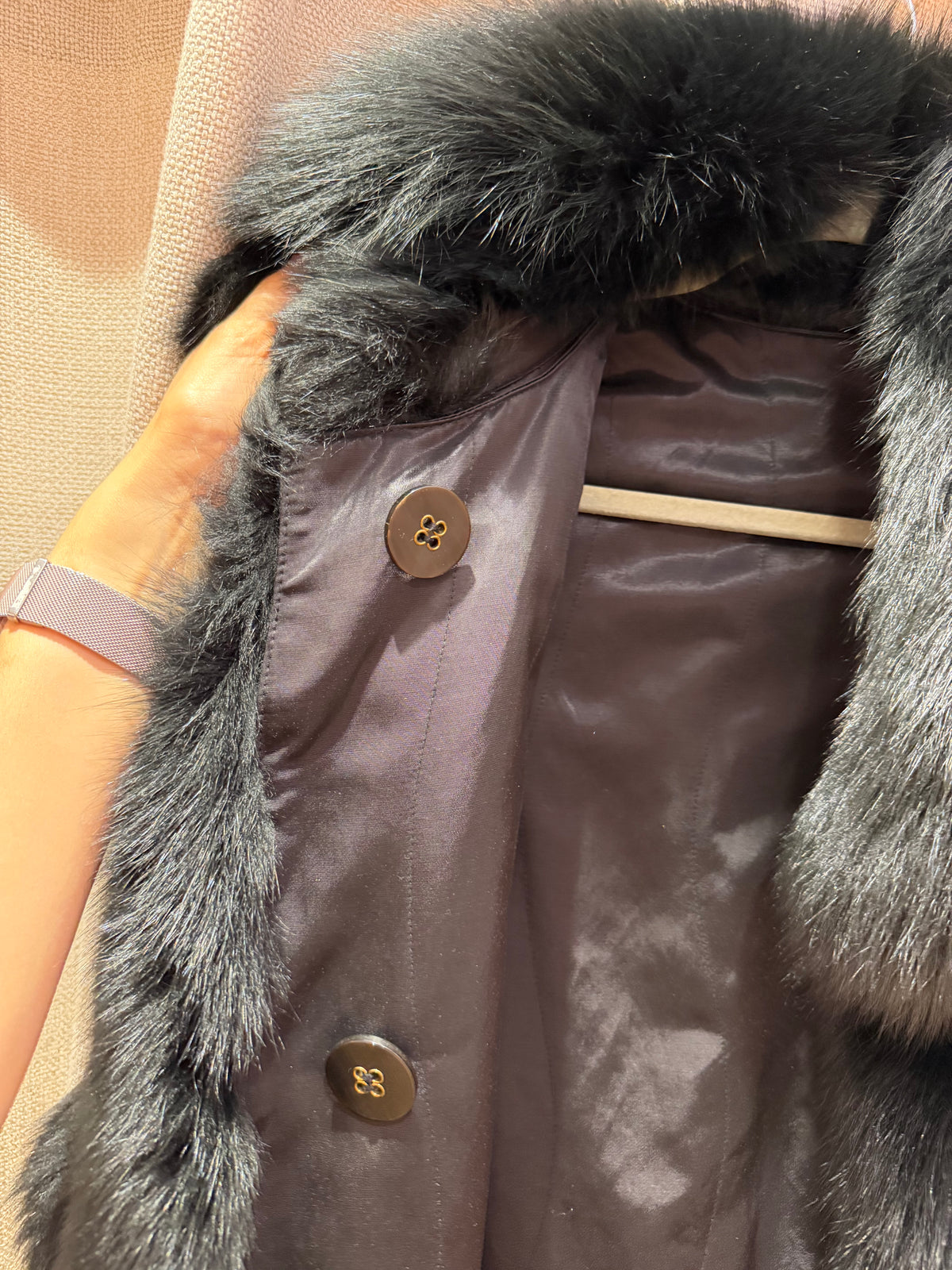Manteau noir en fourrure T.38 à 42 renard 31/07
