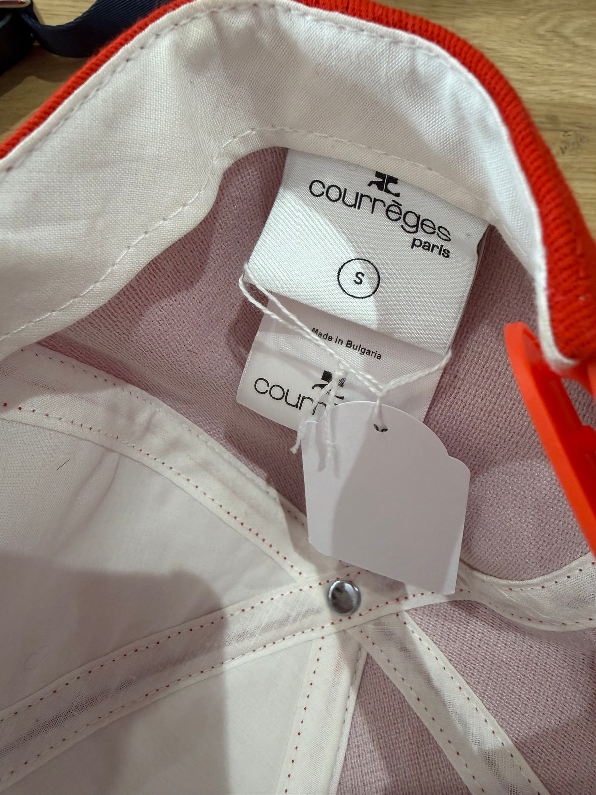 Casquette rouge Courrèges 17/09