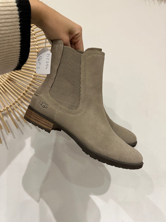 Bottines UGG cuir beige neuves T.38