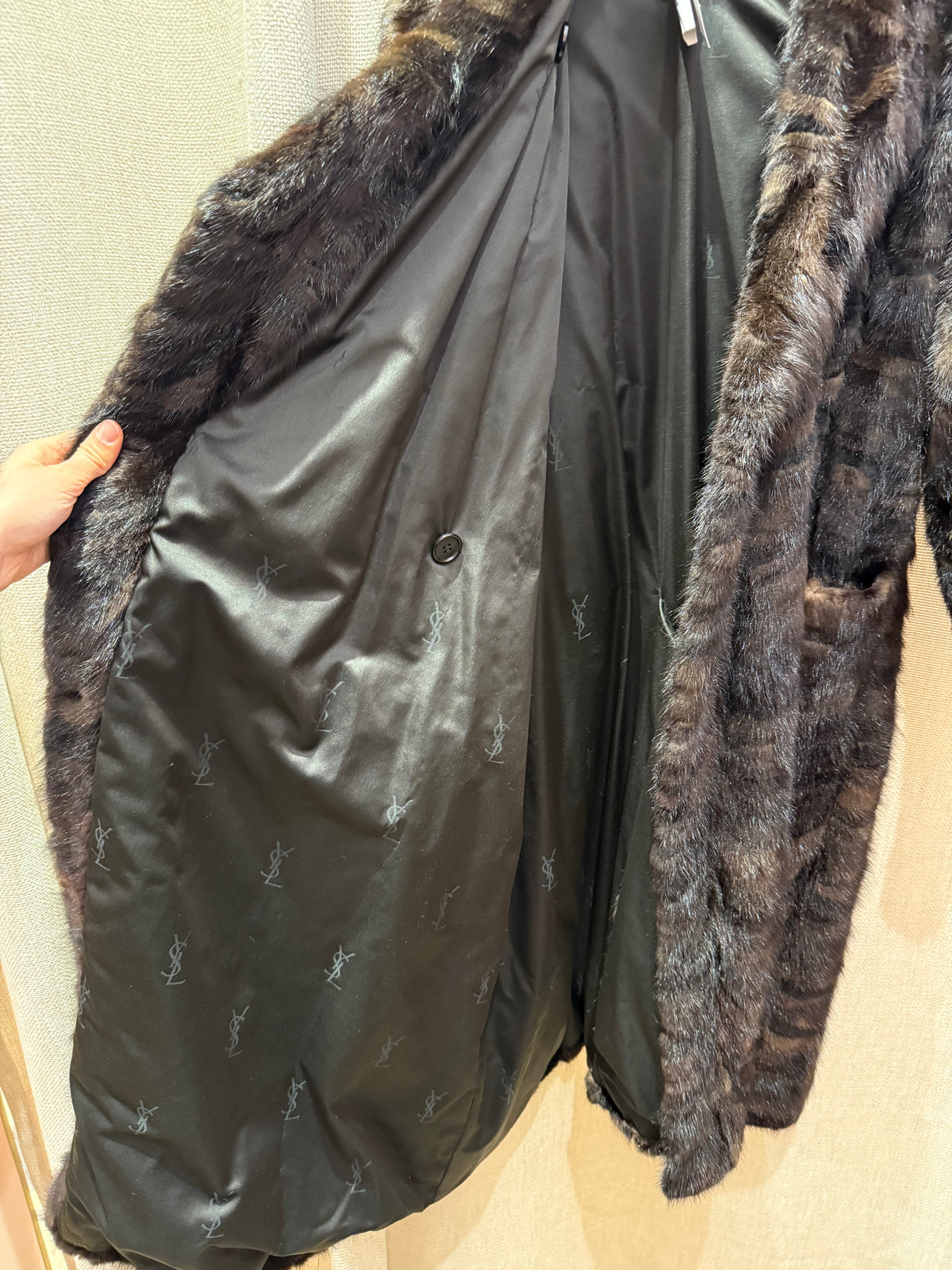 Manteau en vison marron Yves Saint Laurent T.40