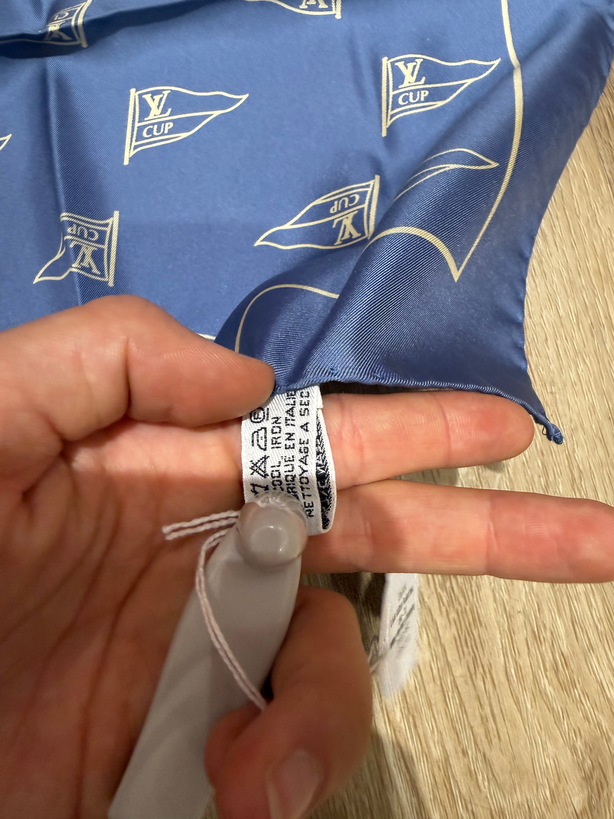 Louis Vuitton Foulard bleu chic 20/07
