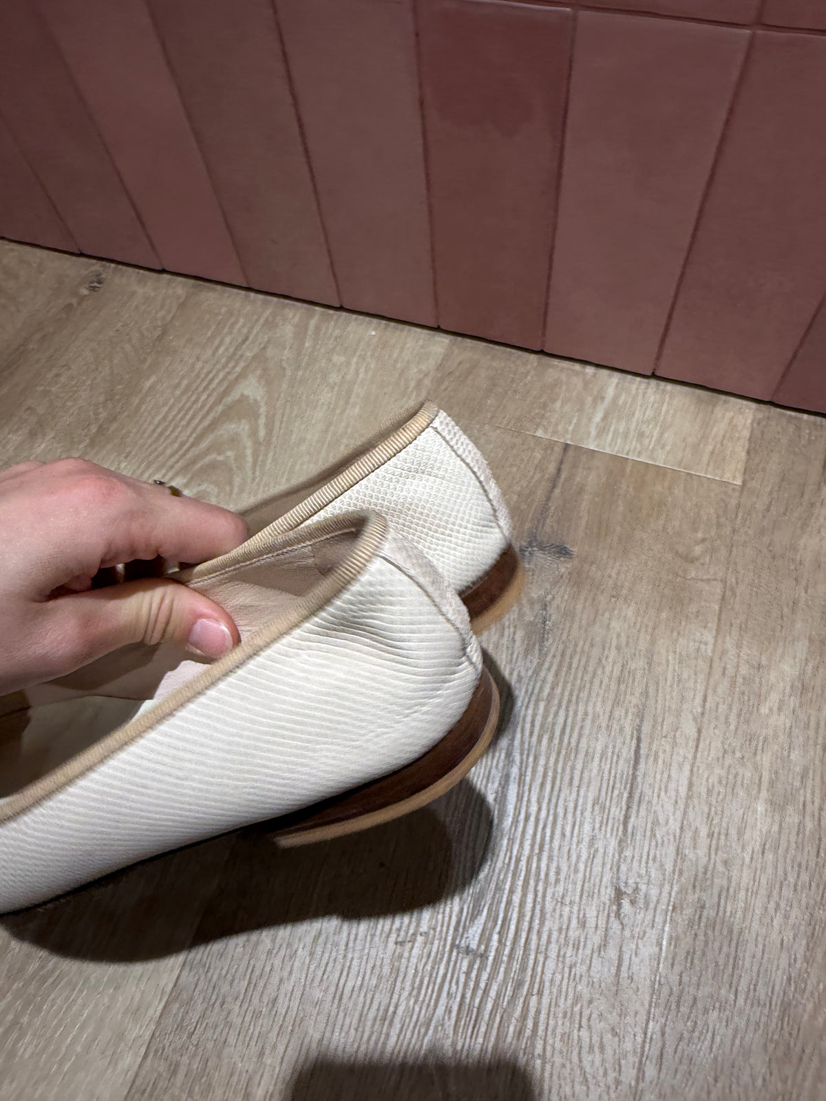 Ballerines beige, détail noir à l’avant, Chanel - T.36 13/09