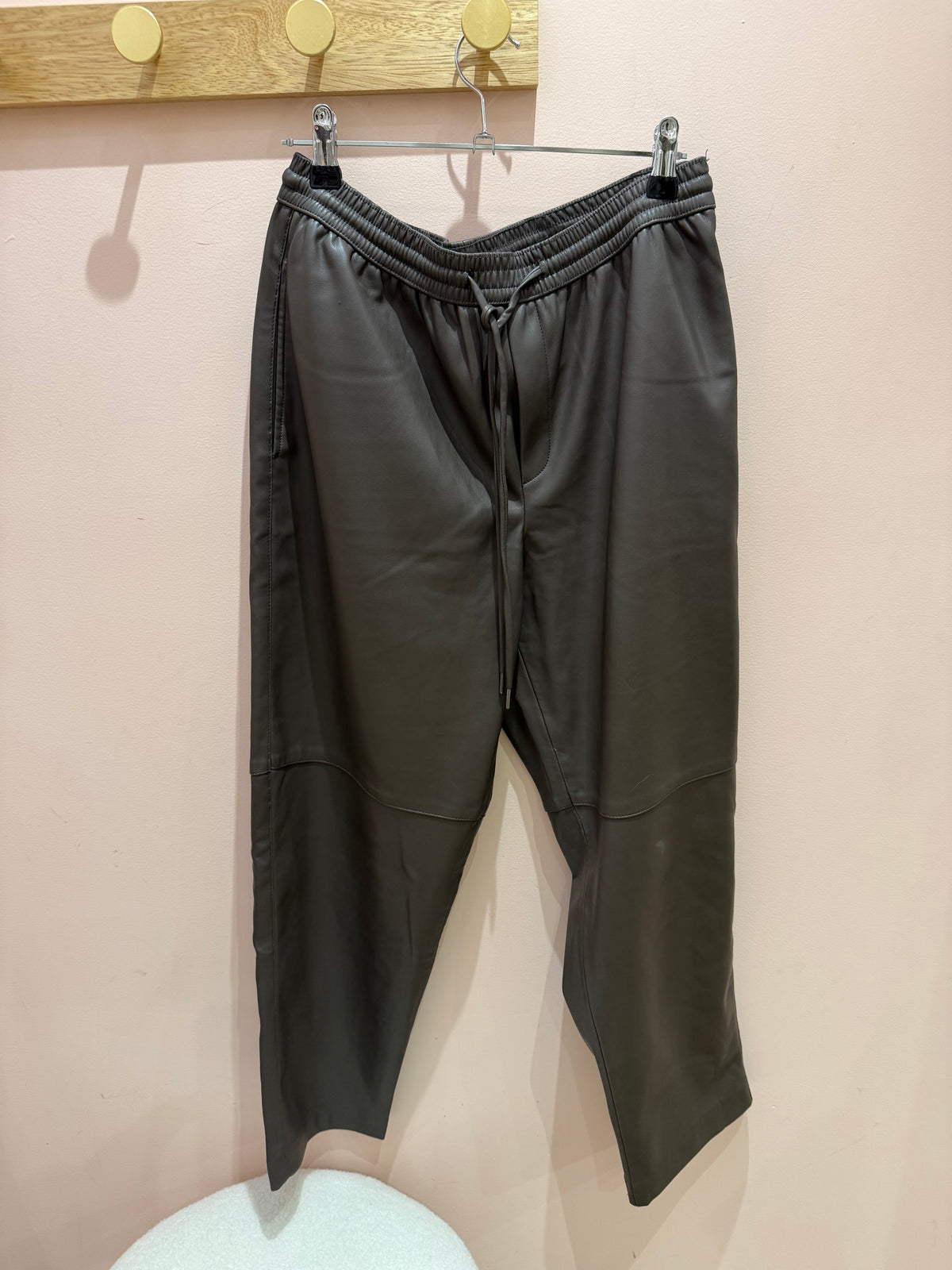 Pantalon Mango marron simili T.M