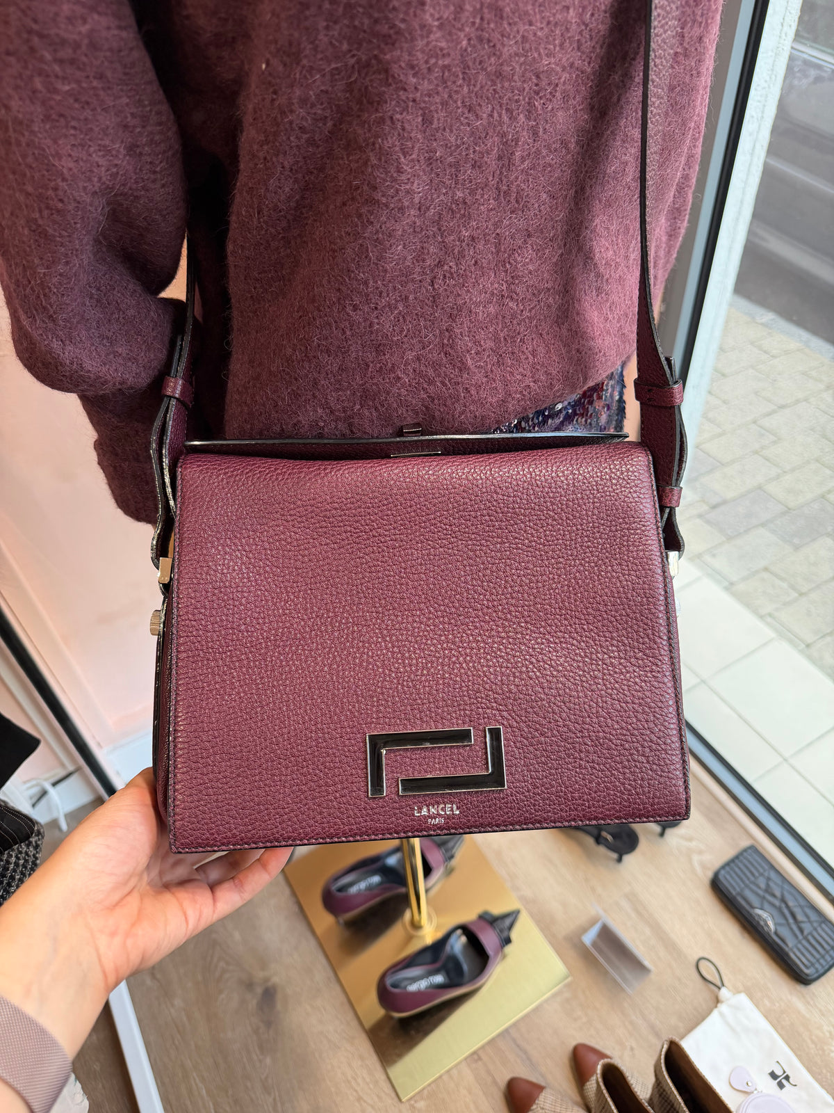 Sac bordeaux en cuir Lancel logo noir 27/08