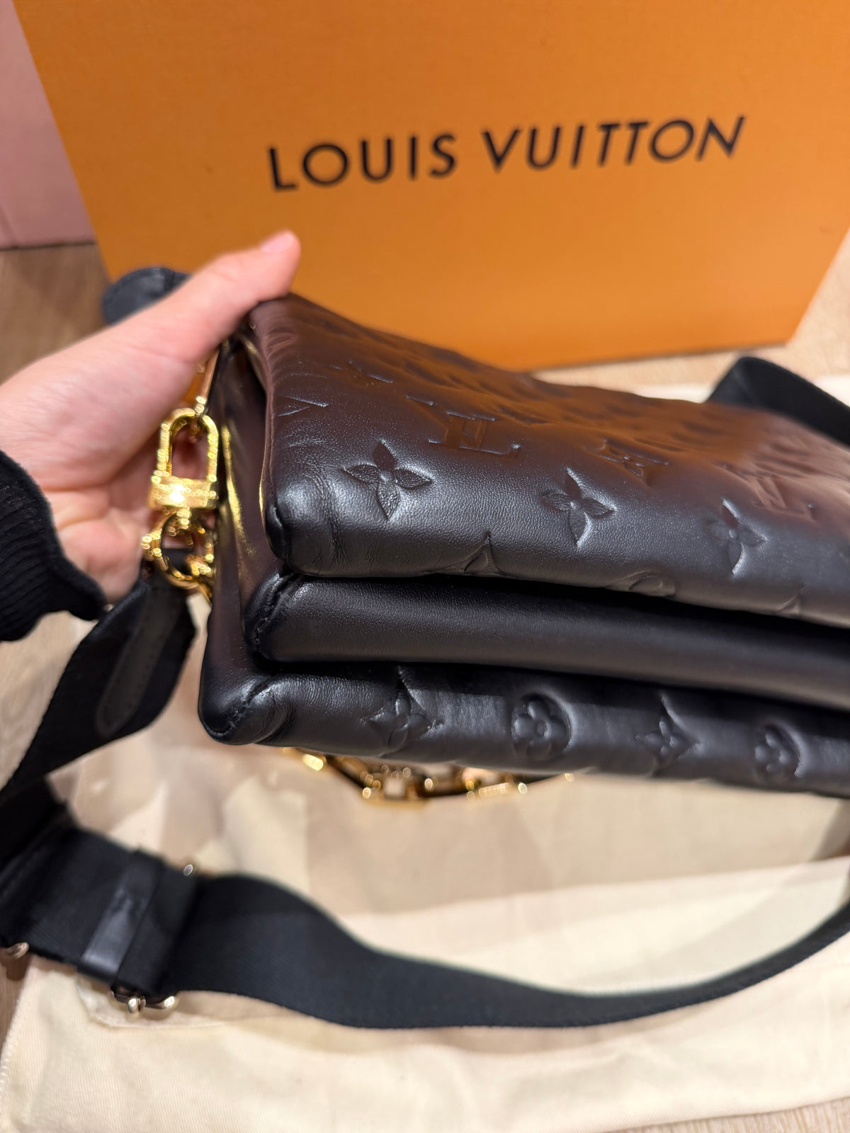 Louis Vuitton sac Coussin PM noir 09/10