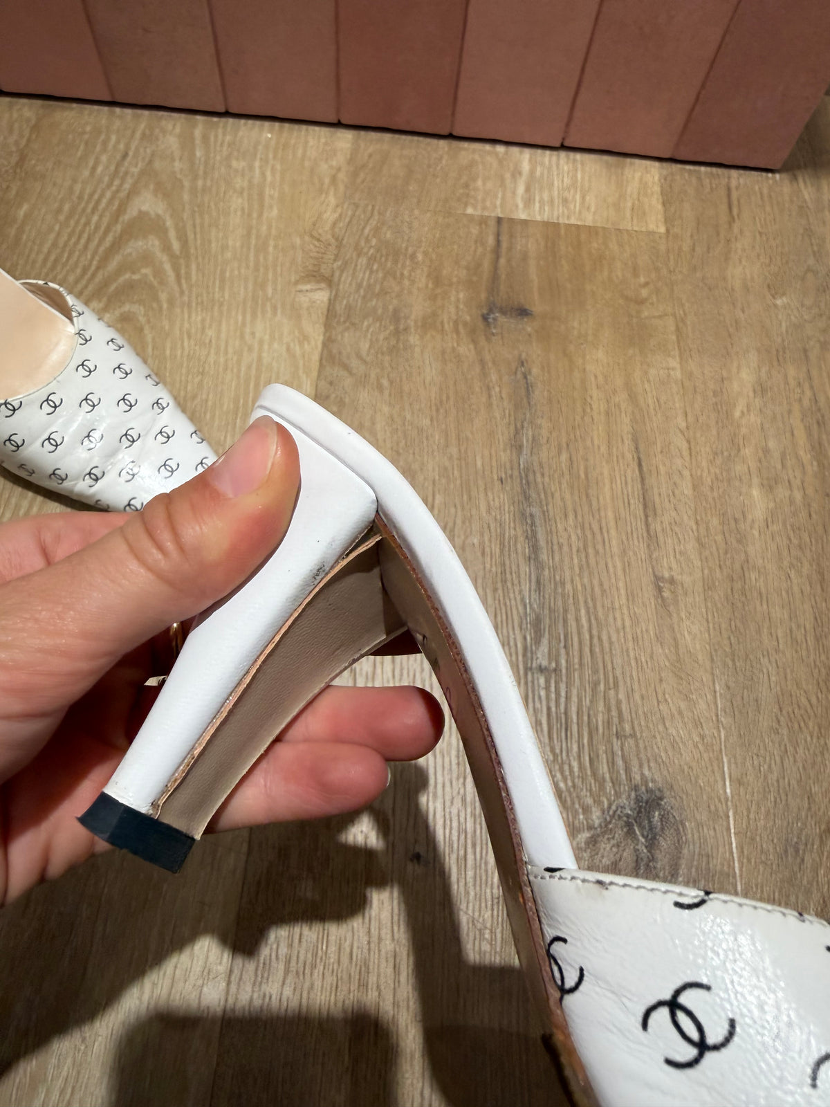 Mules blanches avec logo Chanel - T.36 1/2 13/09