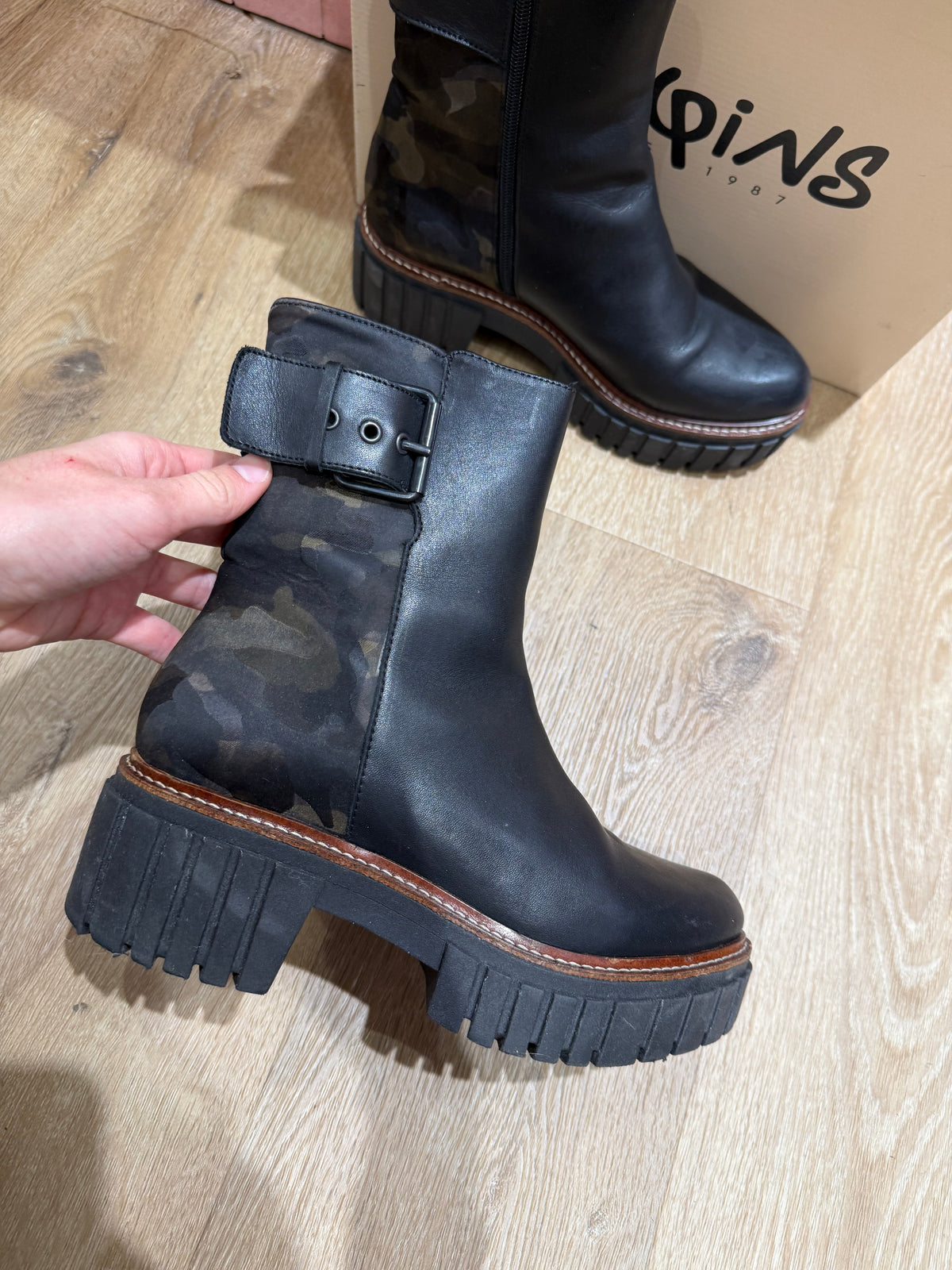 Bottines Requins noir T.39