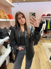 Veste noire en cuir à franges T.38
