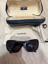 Lunettes noires Chanel 06/10