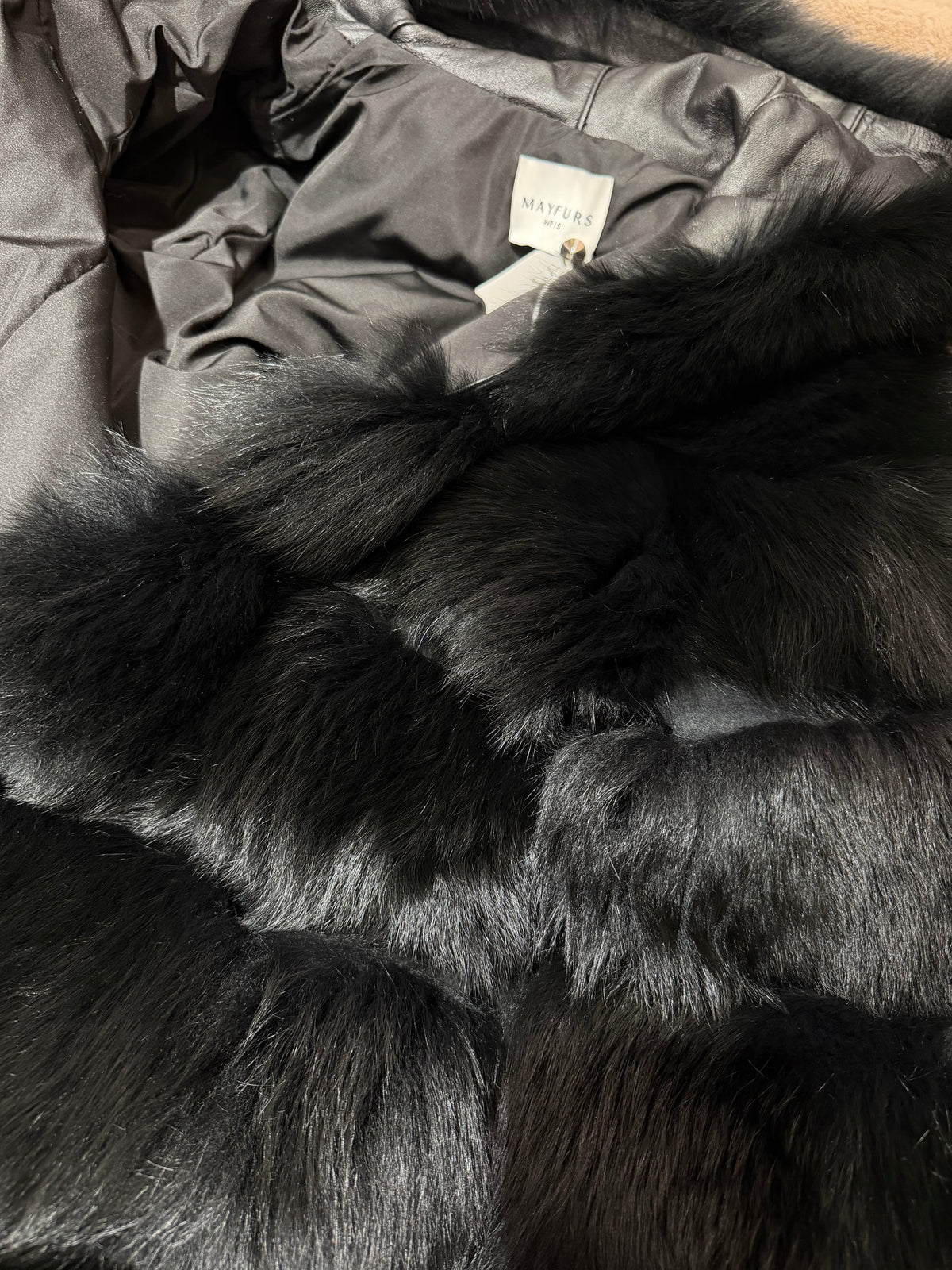 Veste noire en fourrure de renard - T.M 19/09