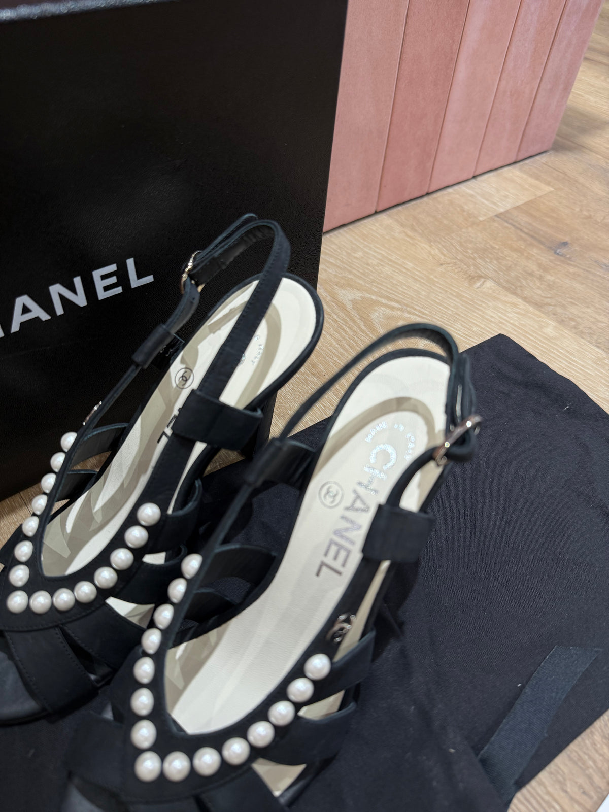Chaussures Chanel T.36 neuves 02/06
