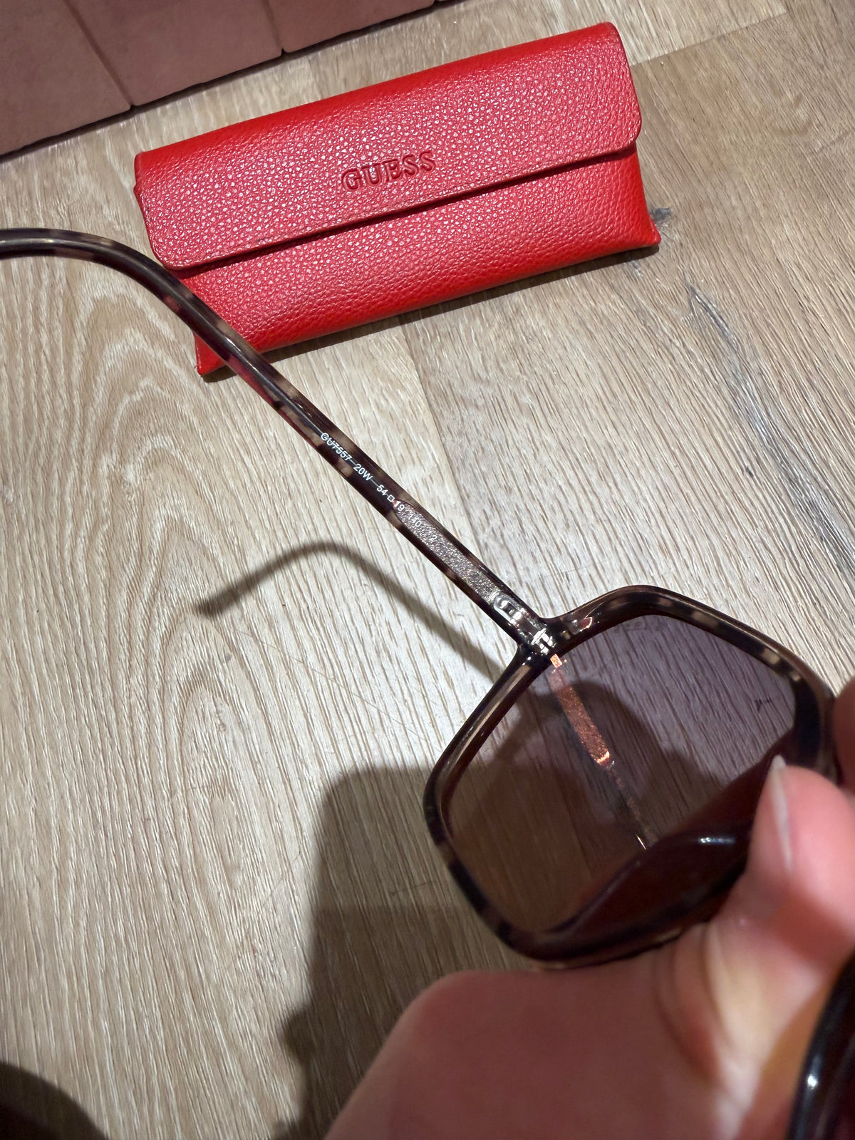 Lunettes de soleil Guess