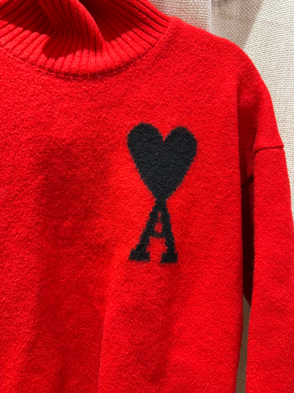Pull rouge AMI - T.S 04/10