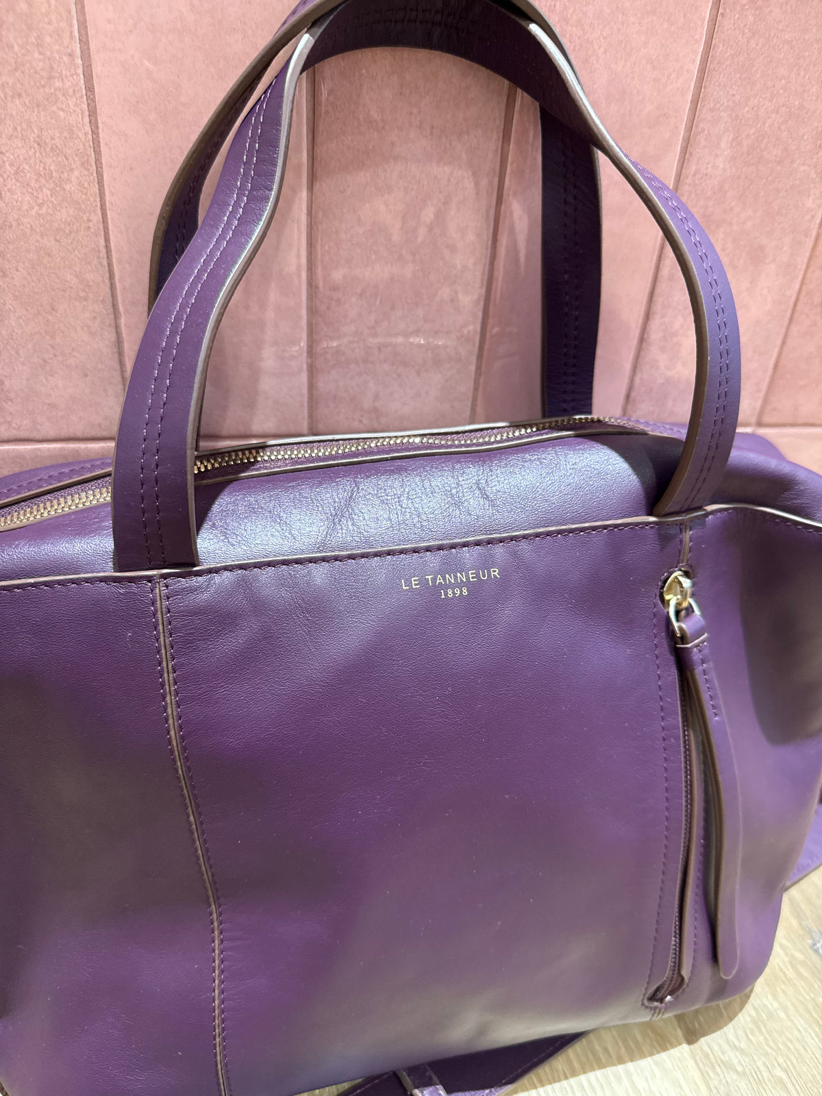 Sac violet en cuir le tanneur