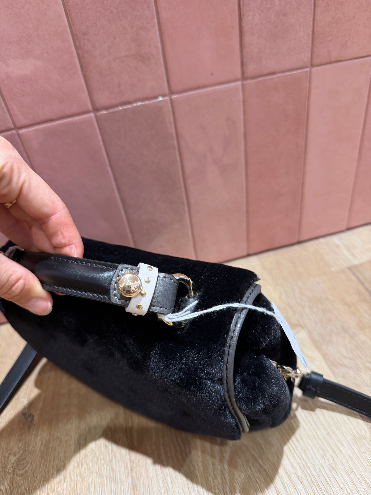 Sac noir effet moumoute Maje 28/08