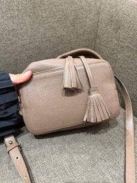 Sac taupe Gérard Darel petit modèle cuir 01/09